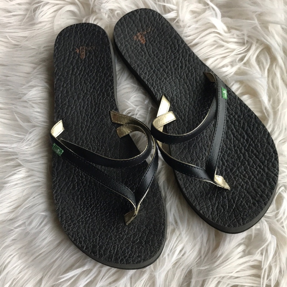 Sanuk Black and Gold Strappy Flip Flop Sandals